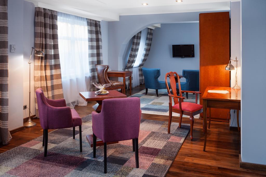 אוסטקה Hotel Rejs מראה חיצוני תמונה