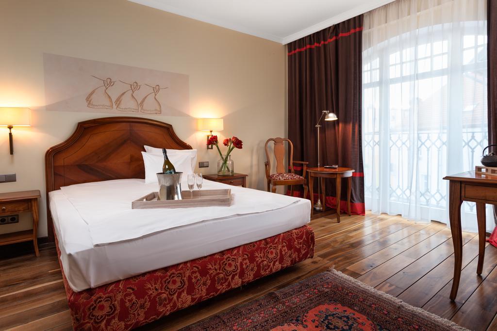 אוסטקה Hotel Rejs מראה חיצוני תמונה