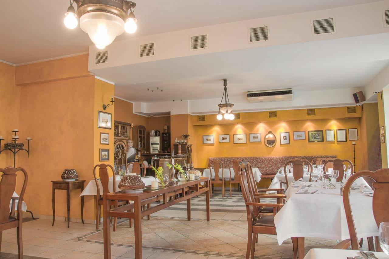 אוסטקה Hotel Rejs מראה חיצוני תמונה