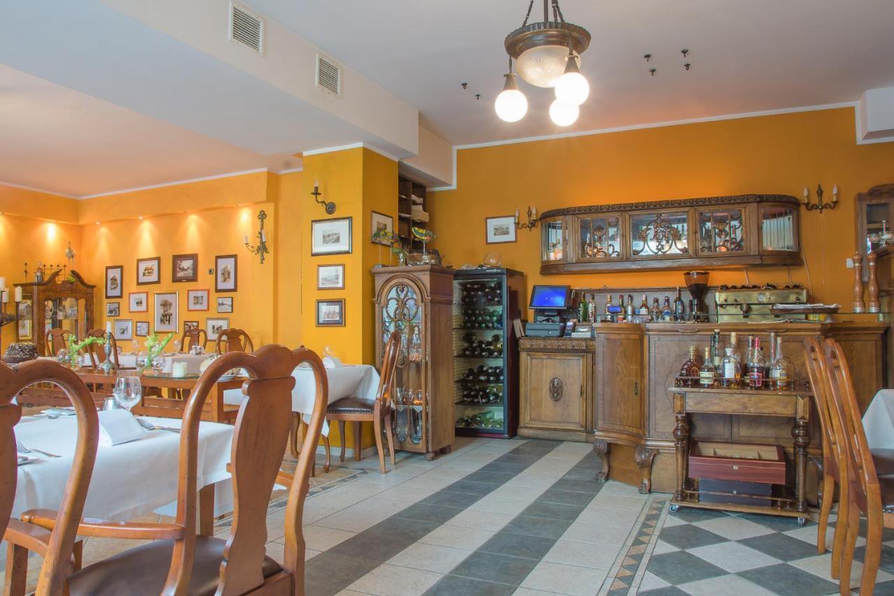 אוסטקה Hotel Rejs מראה חיצוני תמונה